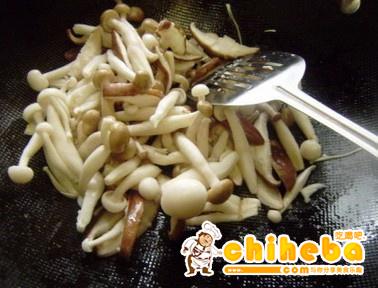 芙蓉菌菇丝瓜汤的做法 步骤10